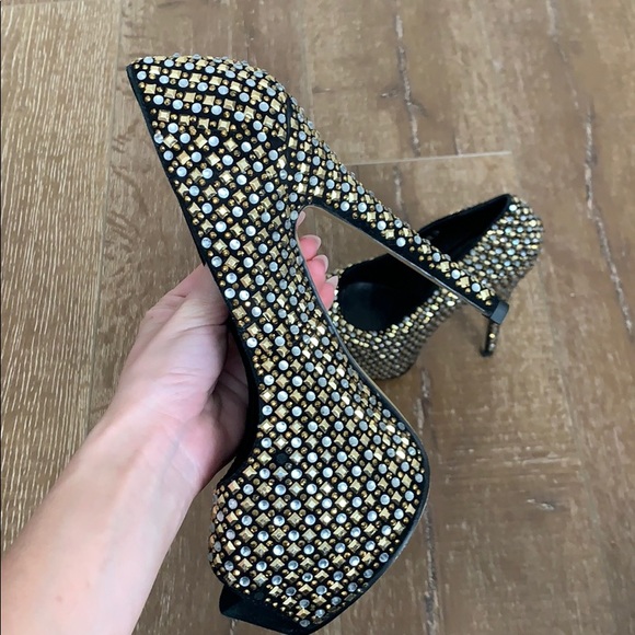 Pumps - Picture 2 of 5